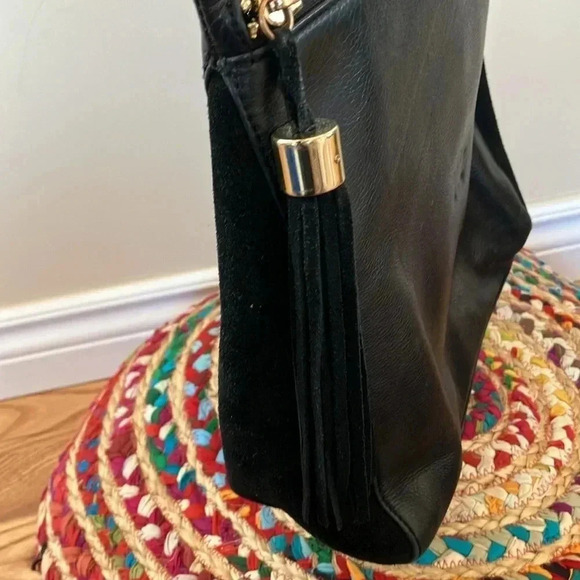 Margot black leather  suede tassel gold hardware bag - Picture 4 of 6